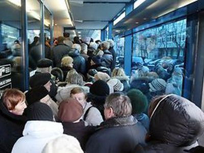 Вкладчики Snoras, скорее всего, получат деньги в середине декабря                                 - Литва и страны Балтии