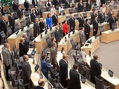 Проект закона, ограничивающий привилегии членов Сейма, не находит одобрения                                  - Литва и страны Балтии