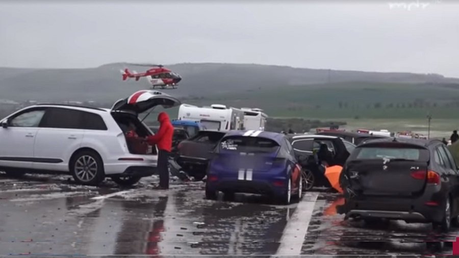 Не менее 25 человек пострадали в результате ДТП с участием более 50 машин в Германии - В Мире