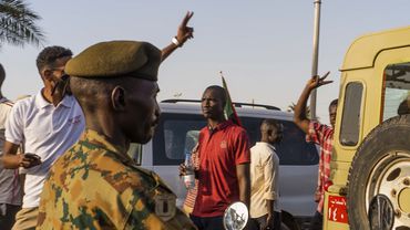 Sudane - karinio pučo ženklai