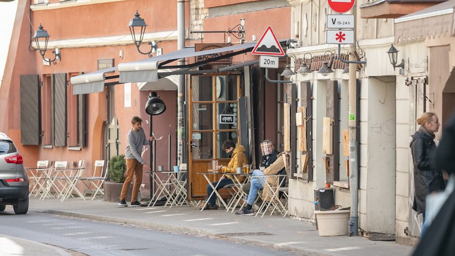 Правительство с четверга ослабляет карантин - Литва и страны Балтии