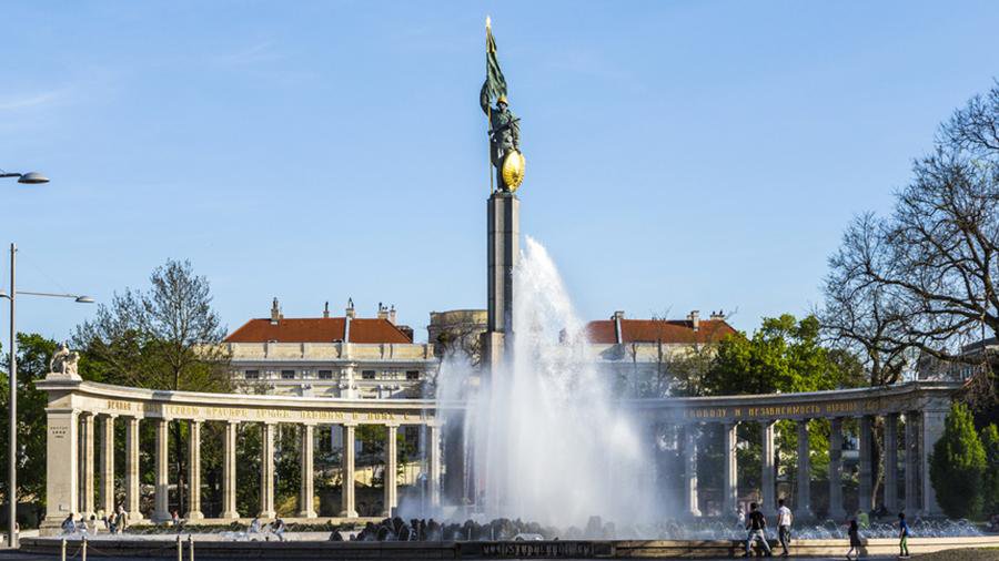 МВД Австрии установило камеры видеонаблюдения для защиты памятника советским воинам в Вене - В Мире