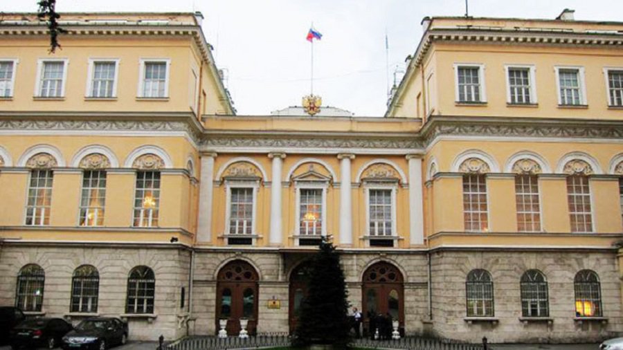 Дипломаты пытаются урегулировать ситуацию с удерживаемой в Турции девочкой из РФ - В Мире