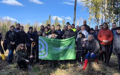 Волонтеры предприятия «Visagino linja» высадили более 10 тысяч деревьев - В Висагинасе