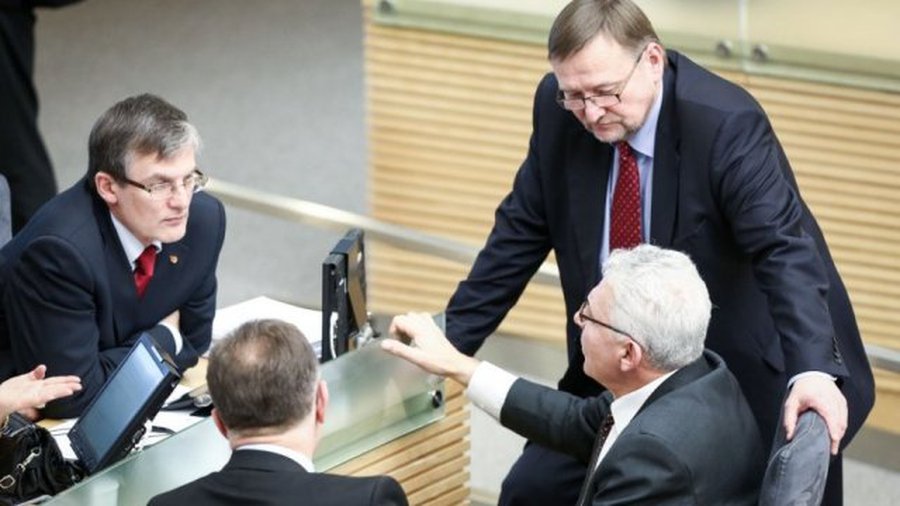 В Сейме решается вопрос о повышении зарплат - Литва и страны Балтии