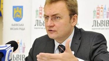 Мэр Львова обвинил в беспорядках 9 мая «русских фашистов»

                                