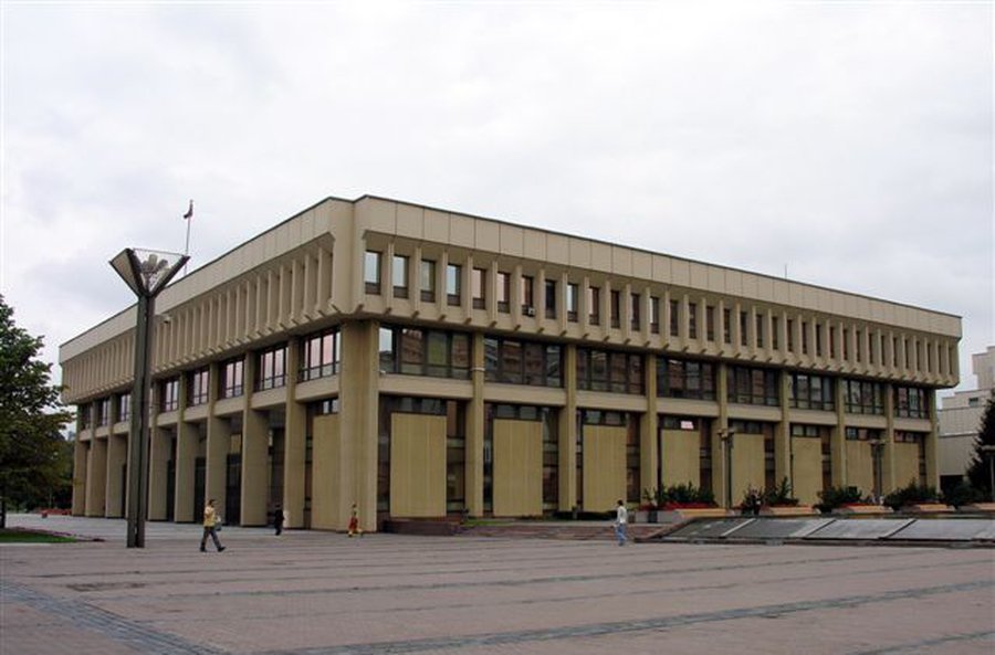 Sulaukus pilnametystės teks deklaruoti turtą - Lietuva ir Baltijos šalys