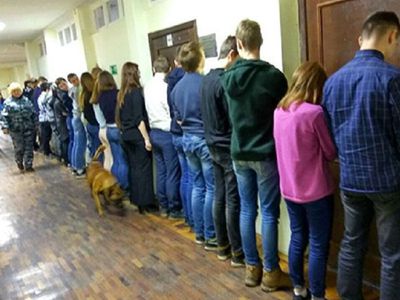 Парламент Эстонии поддержал в первом чтении законопроект о досмотре вещей школьников - Литва и страны Балтии