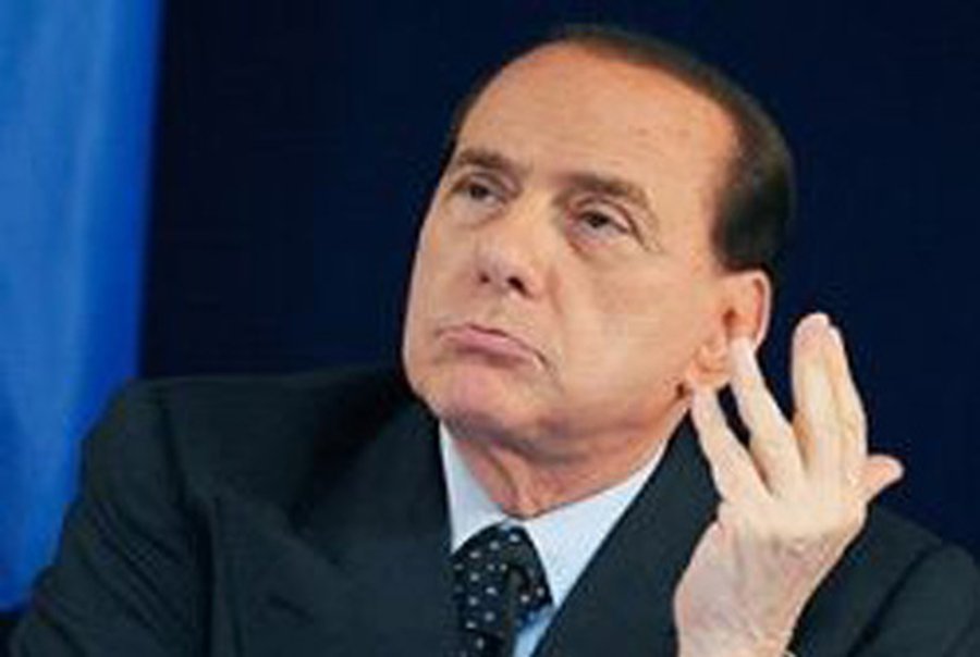 Сильвио Берлускони подал в отставку - В Мире