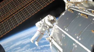 Астронавты совершили третью по продолжительности прогулку в открытом космосе