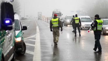 В праздники полиция Литвы развернула 11 000 автомобилей и ловила участников вечеринок