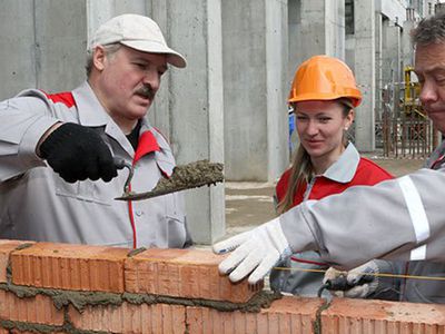 Лукашенко теперь строитель - Хобби, отдых и развлечения