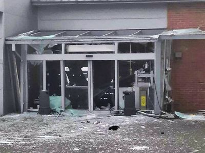 В ночь с воскресенья на понедельник был взорван вход в магазин Maxima в г. Казлу-Руда - Происшествия и криминал