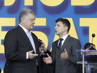 Шоу так и не стало дискуссией. В Киеве прошли дебаты Порошенко и Зеленского - В Мире