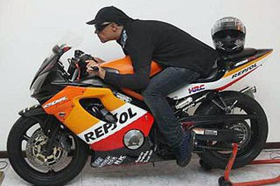 В одном из похоронных бюро Пуэрто-Рико покойника посадили на мотоцикл - Хобби, отдых и развлечения