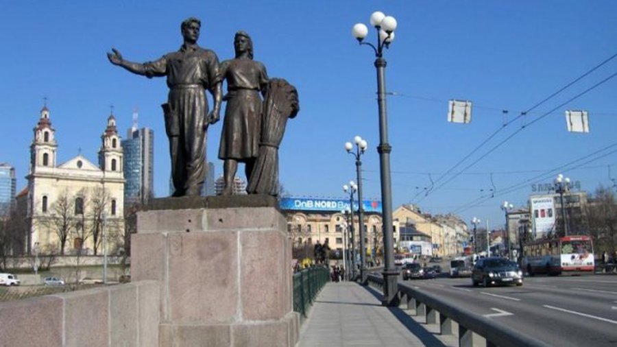 

Желающих отремонтировать скульптуры на Зеленом мосту – не оказалось
 - Литва и страны Балтии