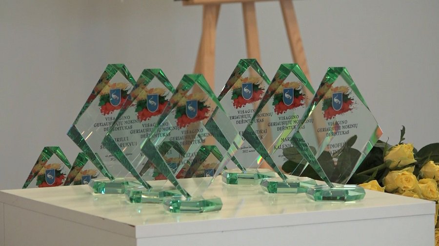 Кто попадает в  десятку лучших школьников? (видео) - В Висагинасе