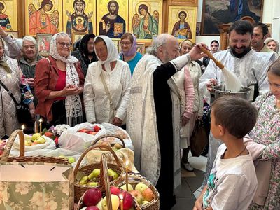 Преображение Господне и Яблочный Спас во Введено-Пантелеимоновском храме (фотогалерея) - Мир православия