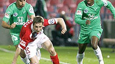 Московские клубы ЦСКА и «Спартак» одержали выездные победы в первых матчах первого раунда Кубка УЕФА.