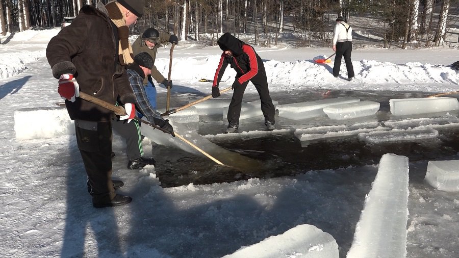 На озере Висагинас началась подготовка к празднику Крещения  (видео) - В Висагинасе