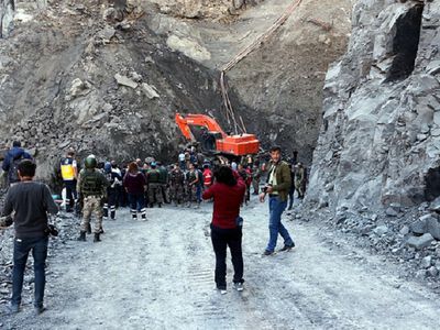 СМИ: шесть горняков погибли при обвале на шахте в Турции - В Мире