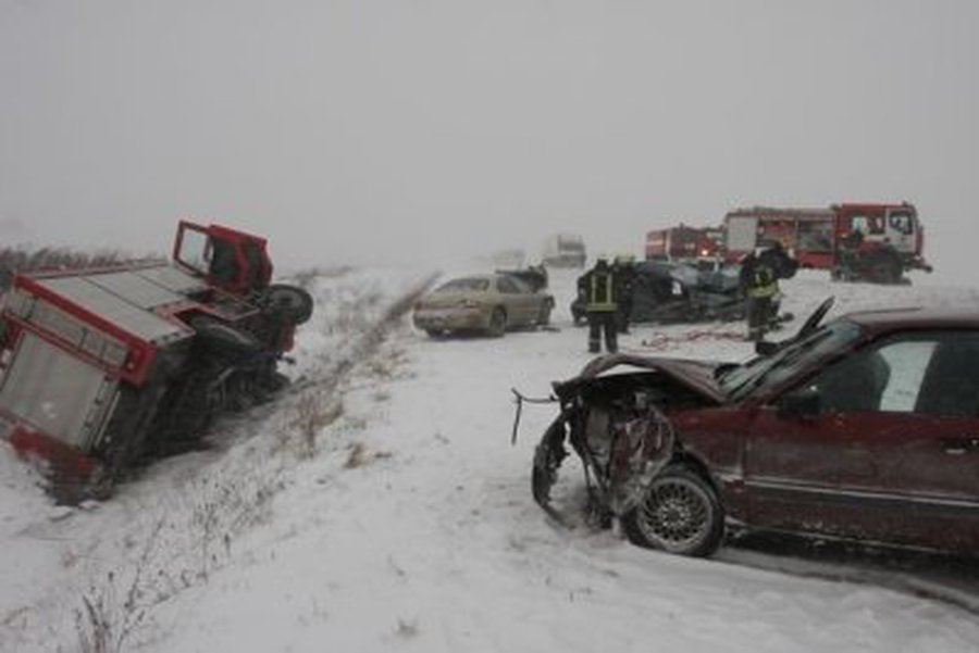 Po tragiškos avarijos vėl diskutuojama apie papildomus mokymus pradedantiems vairuotojams - Lietuva ir Baltijos šalys
