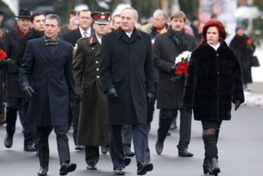 В центре Риги столкнулись машины президента и спикера сейма                                 - Литва и страны Балтии