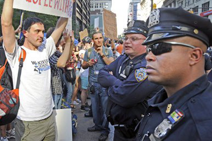 «Оккупанты Уолл-стрит» захватывают мир                                                                 - В Мире