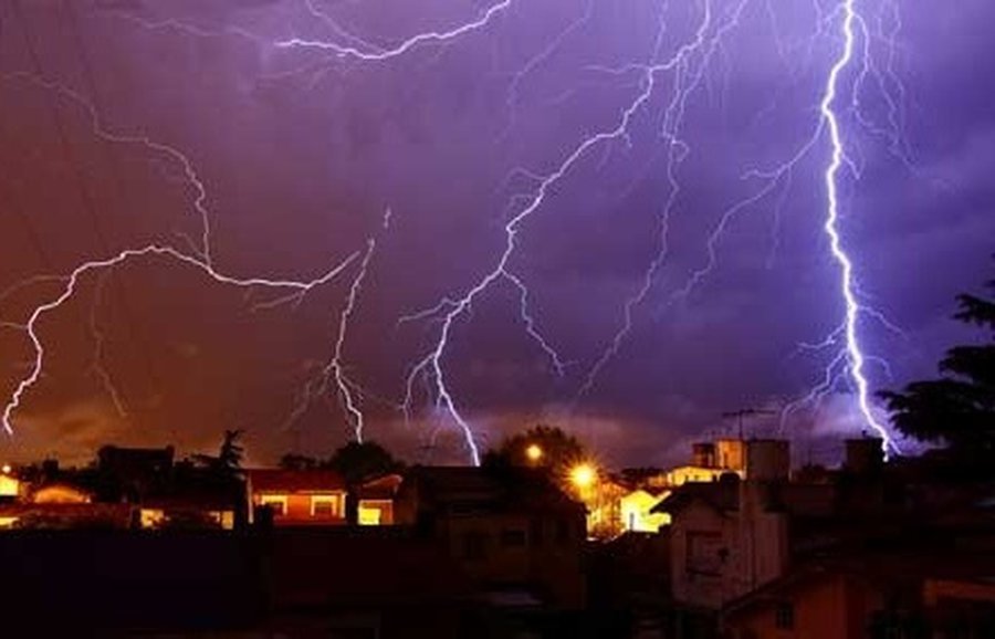 Страховые компании подсчитывают ущерб юго-востоку Литвы от утренней бури - Литва и страны Балтии