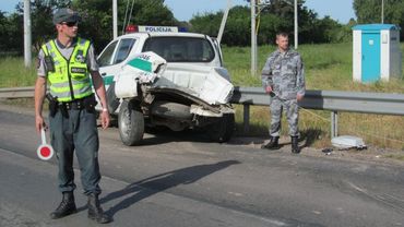 Автомобиль литовской полиции во время погони столкнулся с поездом
