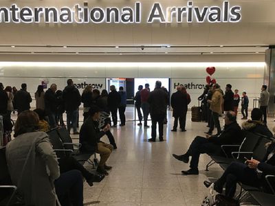 Командир самолета "Аэрофлота" рассказал, что искали британские службы на борту - В Мире