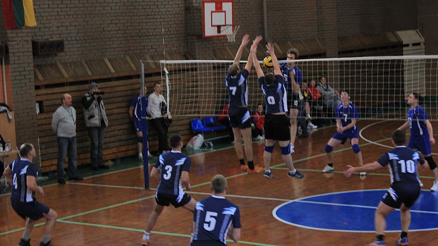 Городской турнир по волейболу продолжается - В Висагинасе