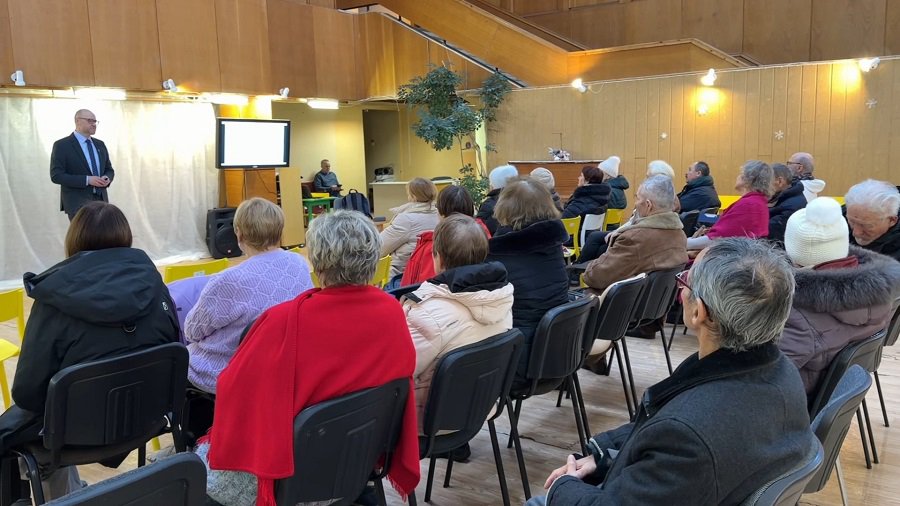 Сеньорам Висагинаса объяснили, откуда берутся разные суммы в счетах за тепло (видео) - В Висагинасе