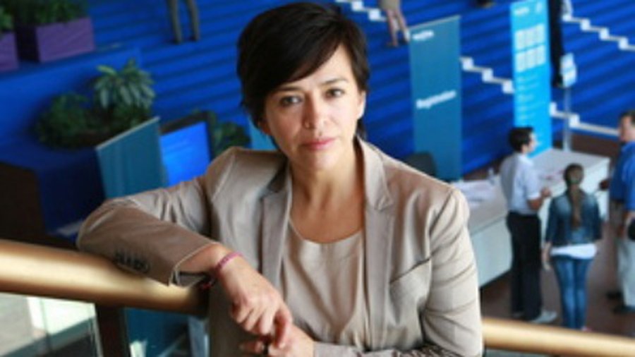 Женщина со стержнем - В Мире