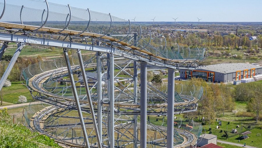 На горе в Вентспилсе появится самая большая  в Балтии родельная трасса - Соседи