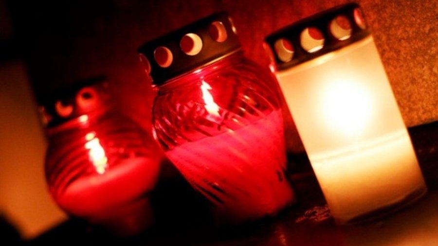 Горячая линия TTS: Уместны ли в городских дворах поминальные свечи и венки? - В Висагинасе