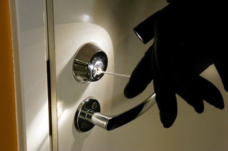 Квартирная и другие кражи                                 - Происшествия и криминал