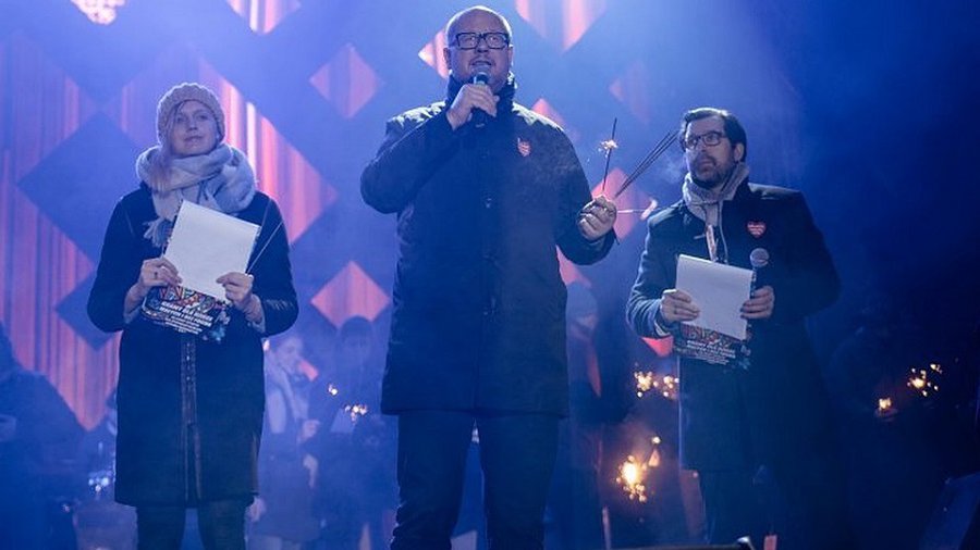 Врачам удалось восстановить работу сердца раненного ножом мэра Гданьска - В Мире