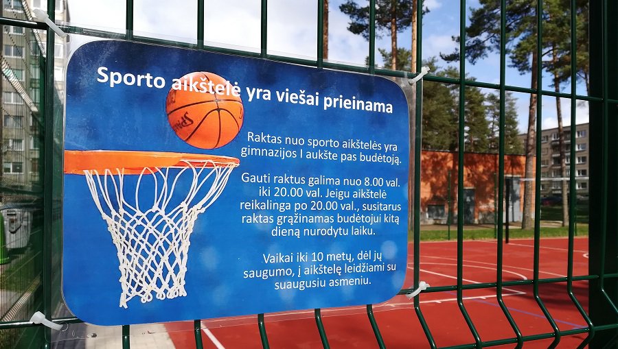 Спортплощадкой гимназии «Atgimimo» могут пользоваться все желающие - В Висагинасе