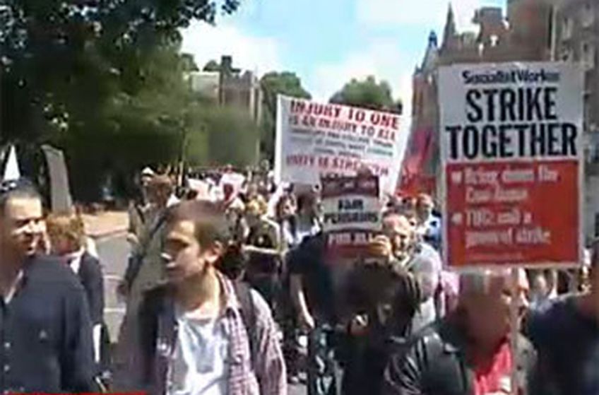 В Великобритании началась крупнейшая забастовка госслужащих                                