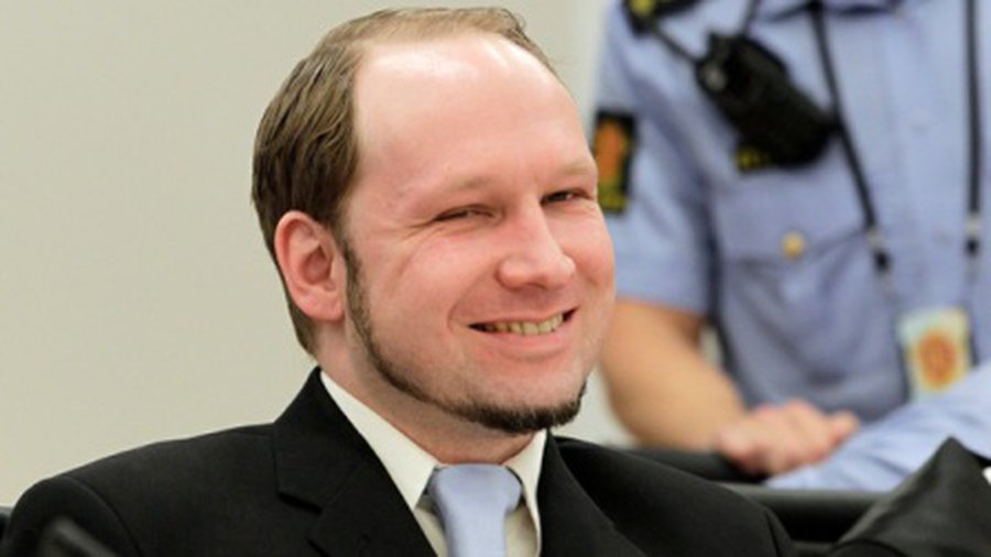 Самый опасный преступник Норвегии просится на похороны матери - В Мире
