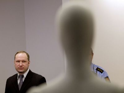 Родные погибших отказались слушать последнее слово Брейвика - Происшествия и криминал