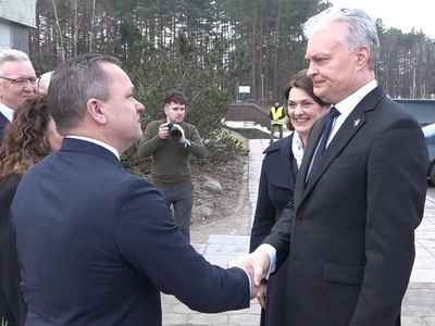 Во время визита президента Литвы в Висагинас обсуждались дороги, вопросы образования и другие  (видео) - В Висагинасе