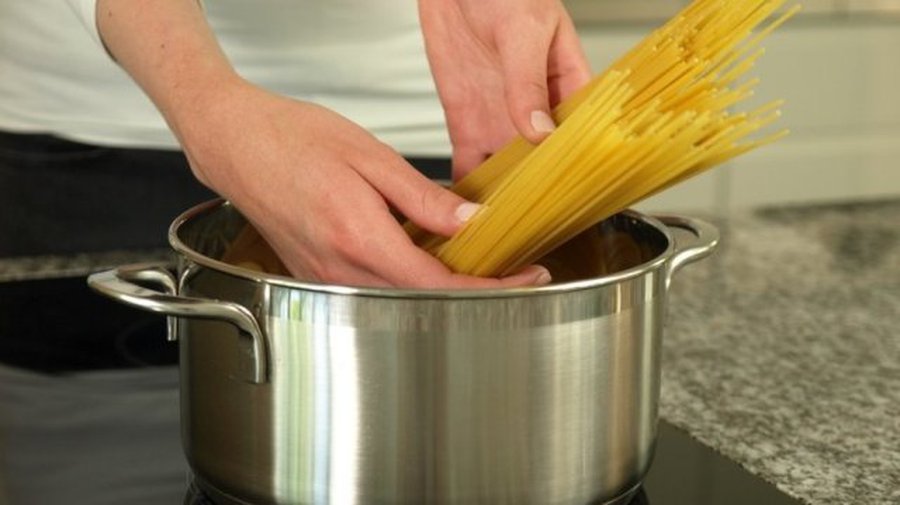 Сотрудница самоуправления попыталась прожить на 350 литов: месяц закончился синтетическими макаронами - Литва и страны Балтии