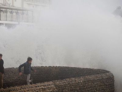 
Didžiojoje Britanijoje audra paralyžiuoja eismą - Pasaulyje