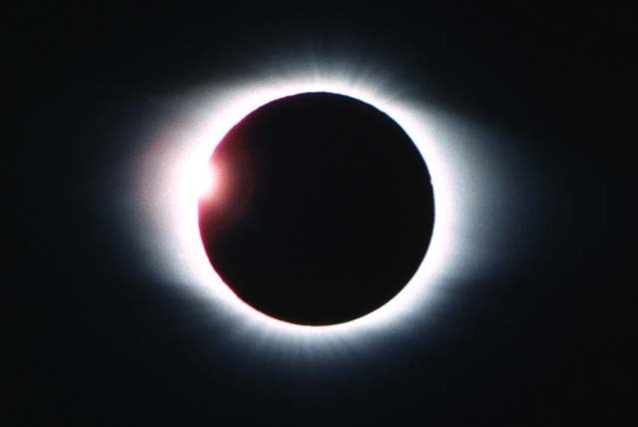 Сегодня землян ожидает единственное в 2010 г. полное солнечное затмение  - Наука и здоровье