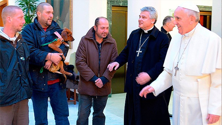 Папа Римский Франциск отметил свой день рождения завтраком с бездомными - Культурные и спортивные мероприятия