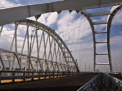 Автодорожная часть Крымского моста прошла приемочные испытания - В Мире