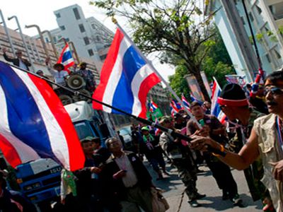 Таиландская оппозиция назначила награду за поимку премьера - В Мире