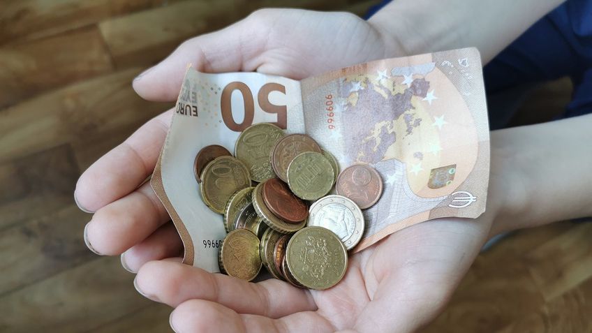 Исследование: почти 80 проц. литовцев из-за инфляции чувствуют себя финансово незащищенными